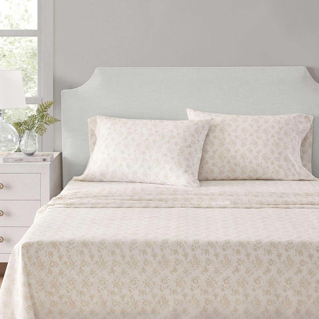 Martha Stewart - Queen Size Sheets Set, Crisp & Tailored Cooling Sheets w/a Naturally Smooth Cotton Percale Lightweight Feel - Bed Sheets with Matching Pillowcases & Fitted Sheet (Floral White)