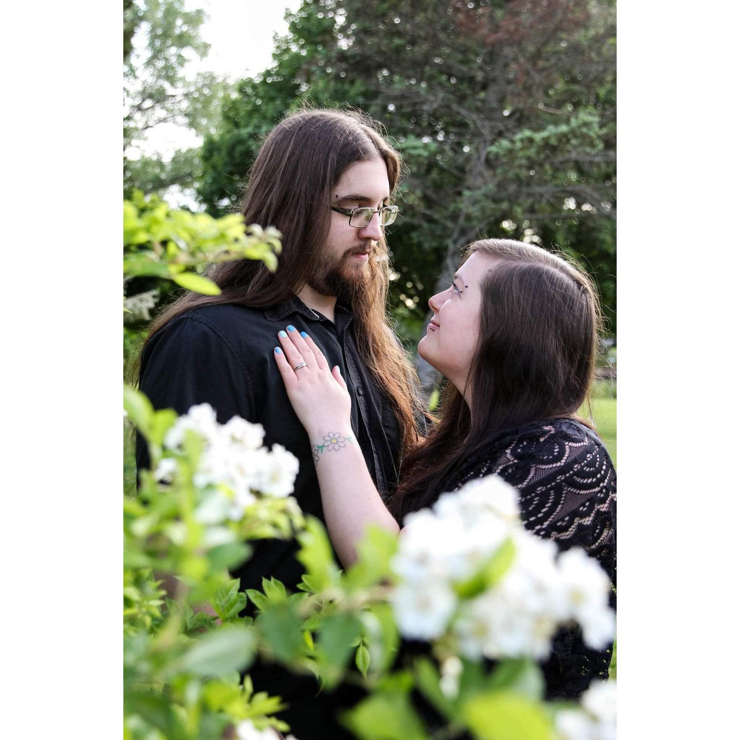 Engagement Photos 🖤
♡Location: North Tonawanda Botanical Gardens
♡Photographer: Alyssa Knowlton, Lyssa Lee Photography