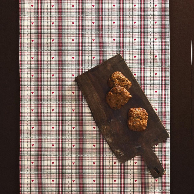 DYED CHRISTMAS HEART TABLE RUNNER
