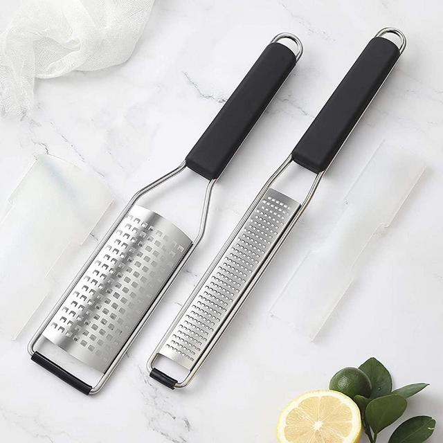 2-piece Grater Set with Medium Shredder,Fine Shredder and Cleaning Brush, GUANCI Stainless Steel Zesters,Sharp Kitchen Tools for Ginger, Garlic, Nutmeg, Chocolate, Vegetables, Fruits, dishwasher safe