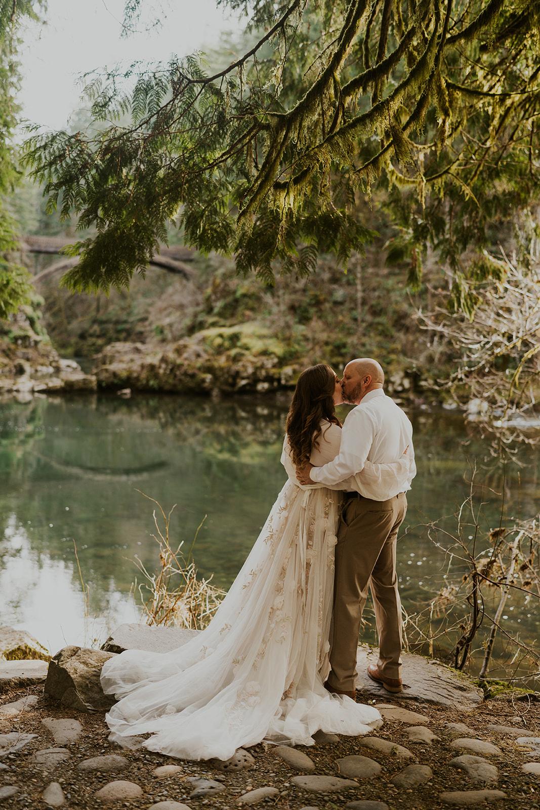 The Wedding Website of Anna Hallock and Paul Johnson