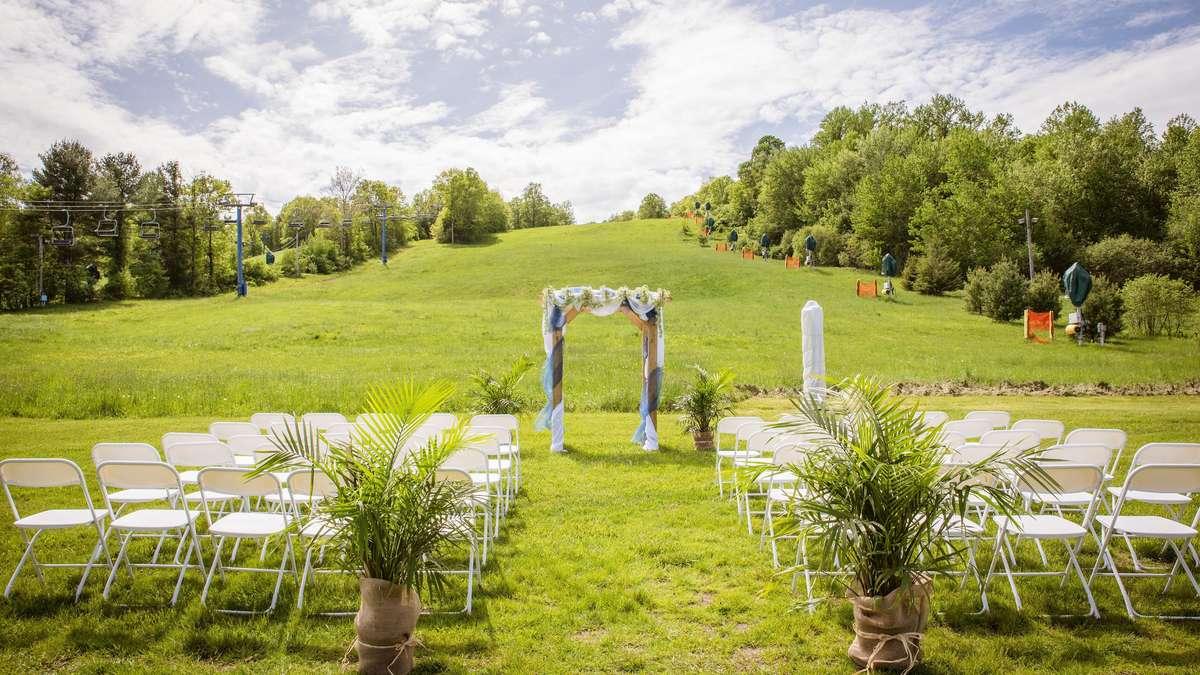 The Wedding Website of Alyssa Midwood and Finn Murphy