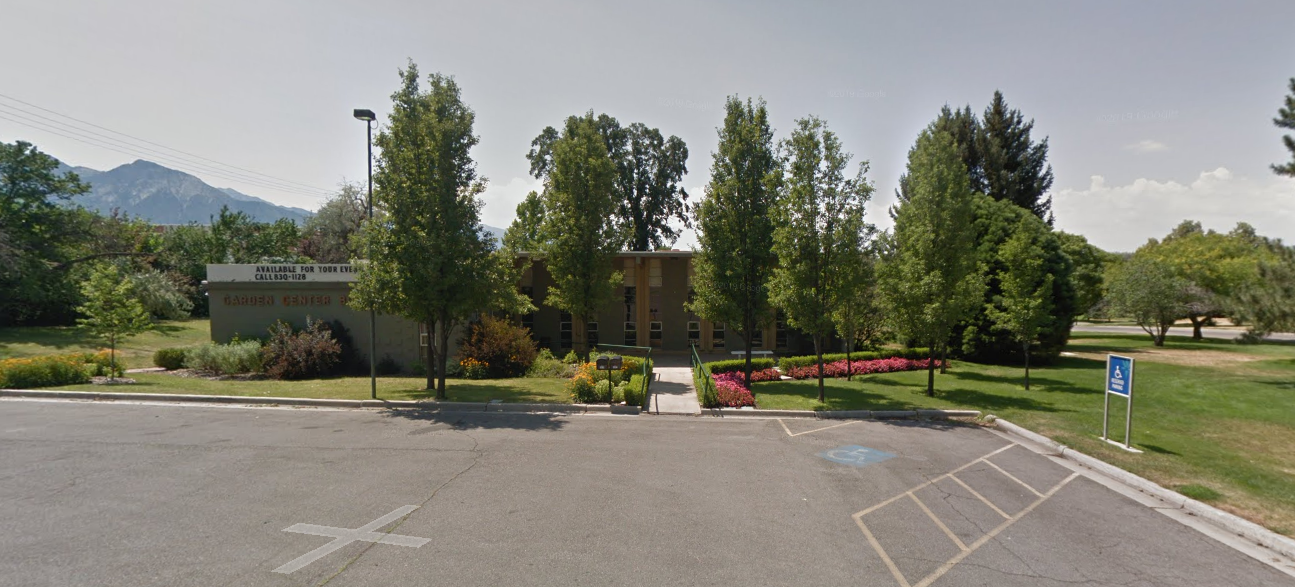 The Wedding Website of Lizzie Lundberg and Josh Sroka