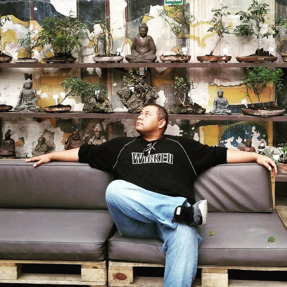 Traveling is all about finding those hidden gems.. like a cafe in a courtyard inside of a museum.. that also sells bonsai plants...