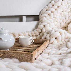 Chunky throw Wool blanket Optimal Size in White