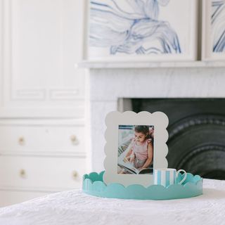 Scalloped Medium Round Lacquered Tray