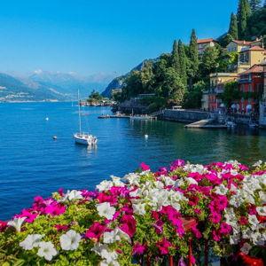 Lake Como : Shared Boat Tour and Aperitif with Prosecco