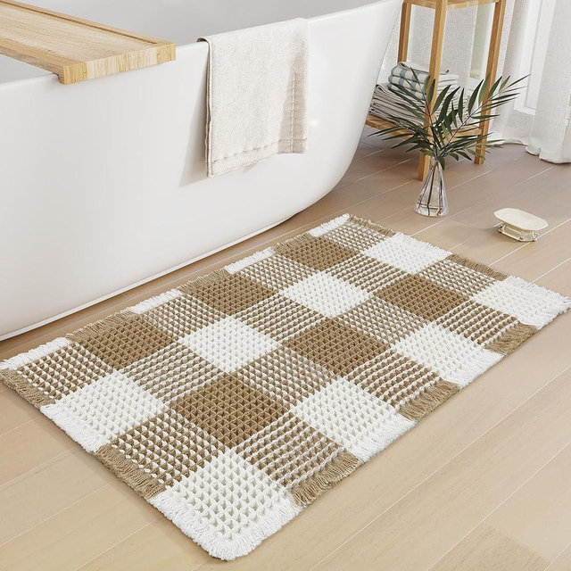 Arenarug Checkered Waffle Bath Mat, Super Absorbent Boho Farmhouse Bathroom Rugs Non Slip Washable, Ultra Soft Bath Rugs Mats with Tassels for Bathroom Floor, Brown White, 18"x30"