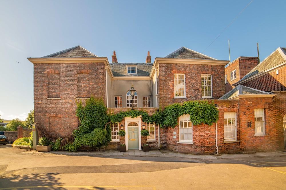 The Wedding Website of Benjamin Hardy and Deanne Bell