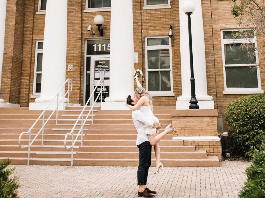 The Wedding Website of Carolina Rosas and Jin Beutl