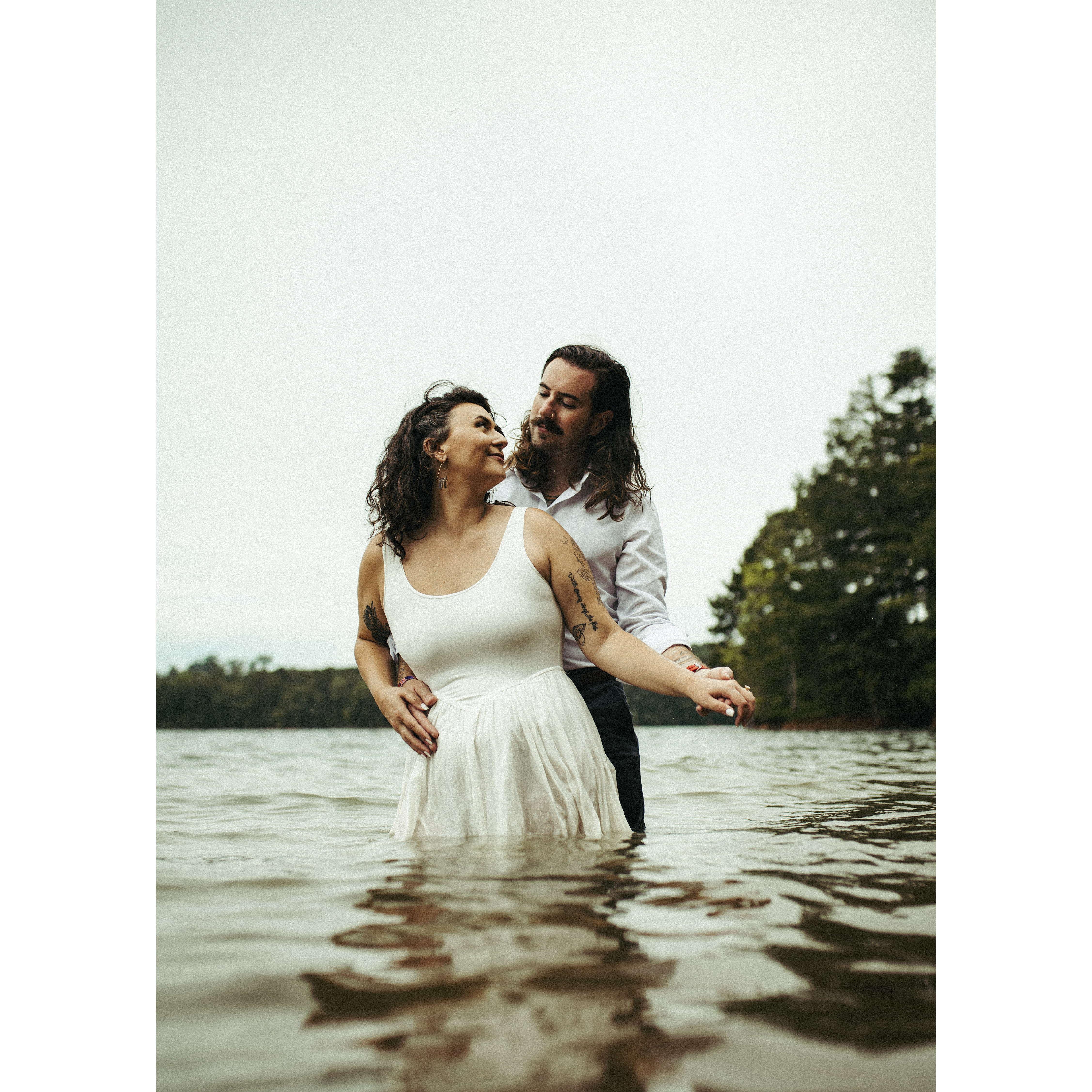 Engagement photos at Lake Hartwell