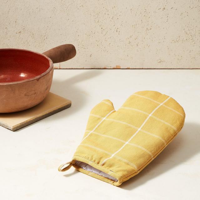 Grid Oven Mitt in Gold