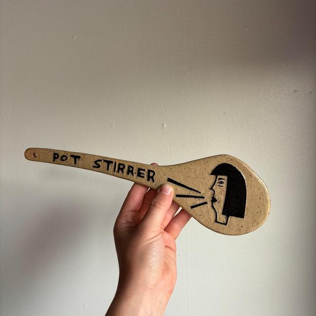 Pot stirrer with black hair