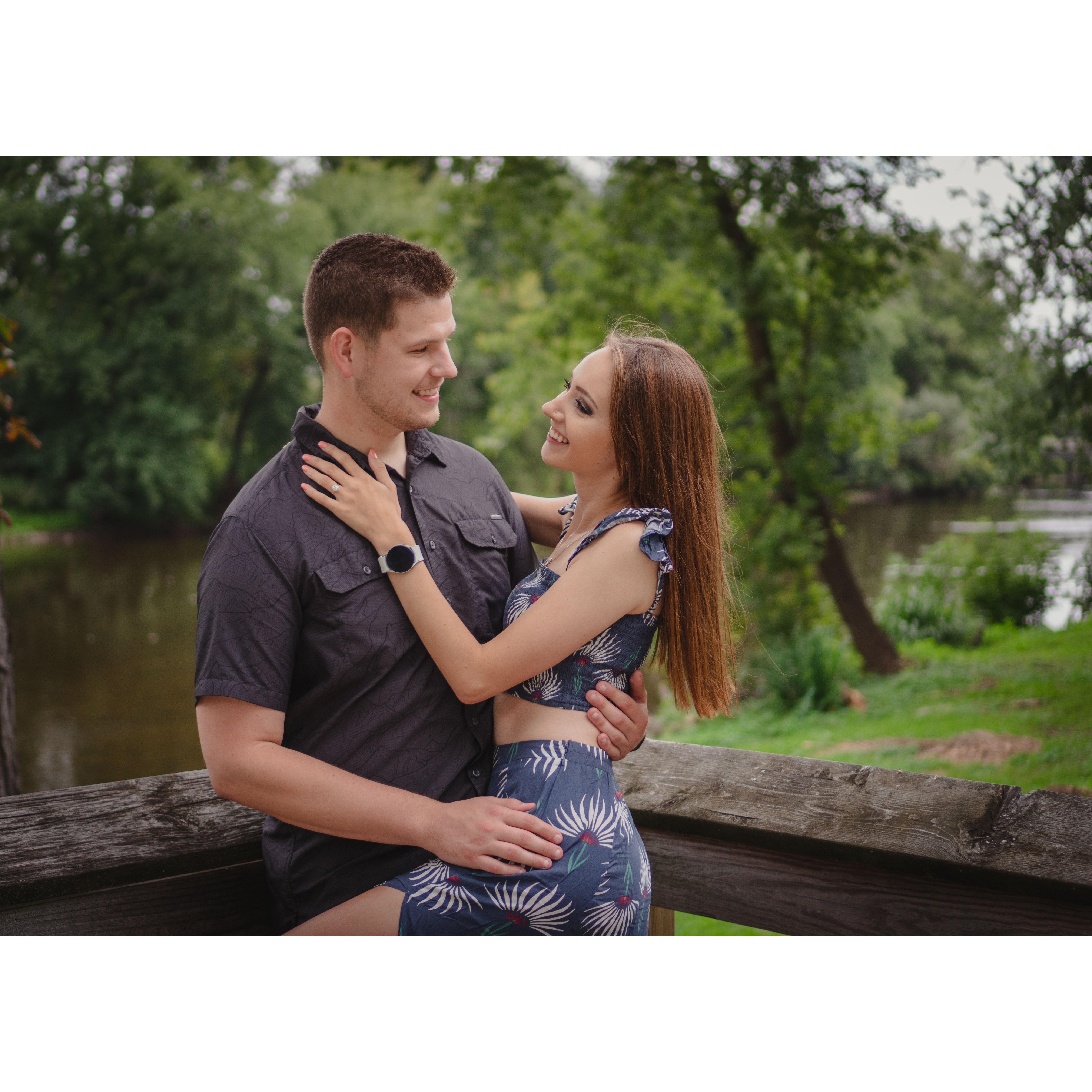Engagement Photos in Settlers Park (Mequon/Thiensville, WI)