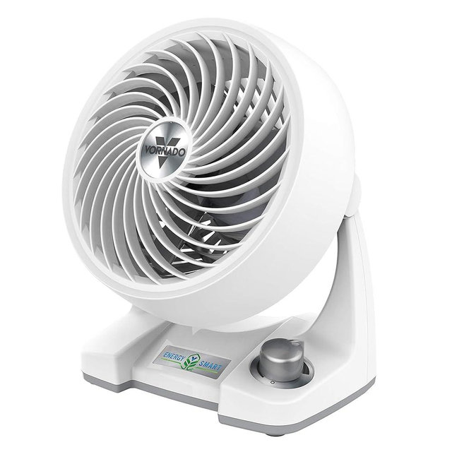 Vornado 133DC Energy Smart Compact Air Circulator Fan with Variable Speed Control, Powerful Personal Cooling, Signature Vortex Action, Adjustable Tilt, Fan for Bedroom, Kitchen, and Home, White