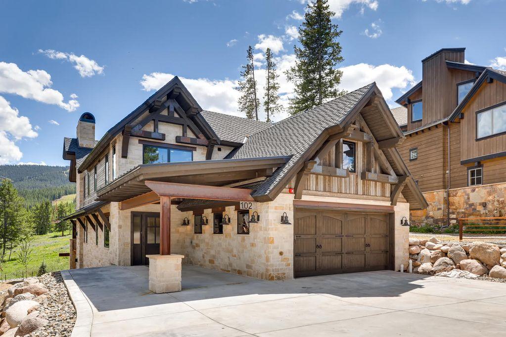 The Wedding Website of Haile Kilhoffer and Jordan Elizondo