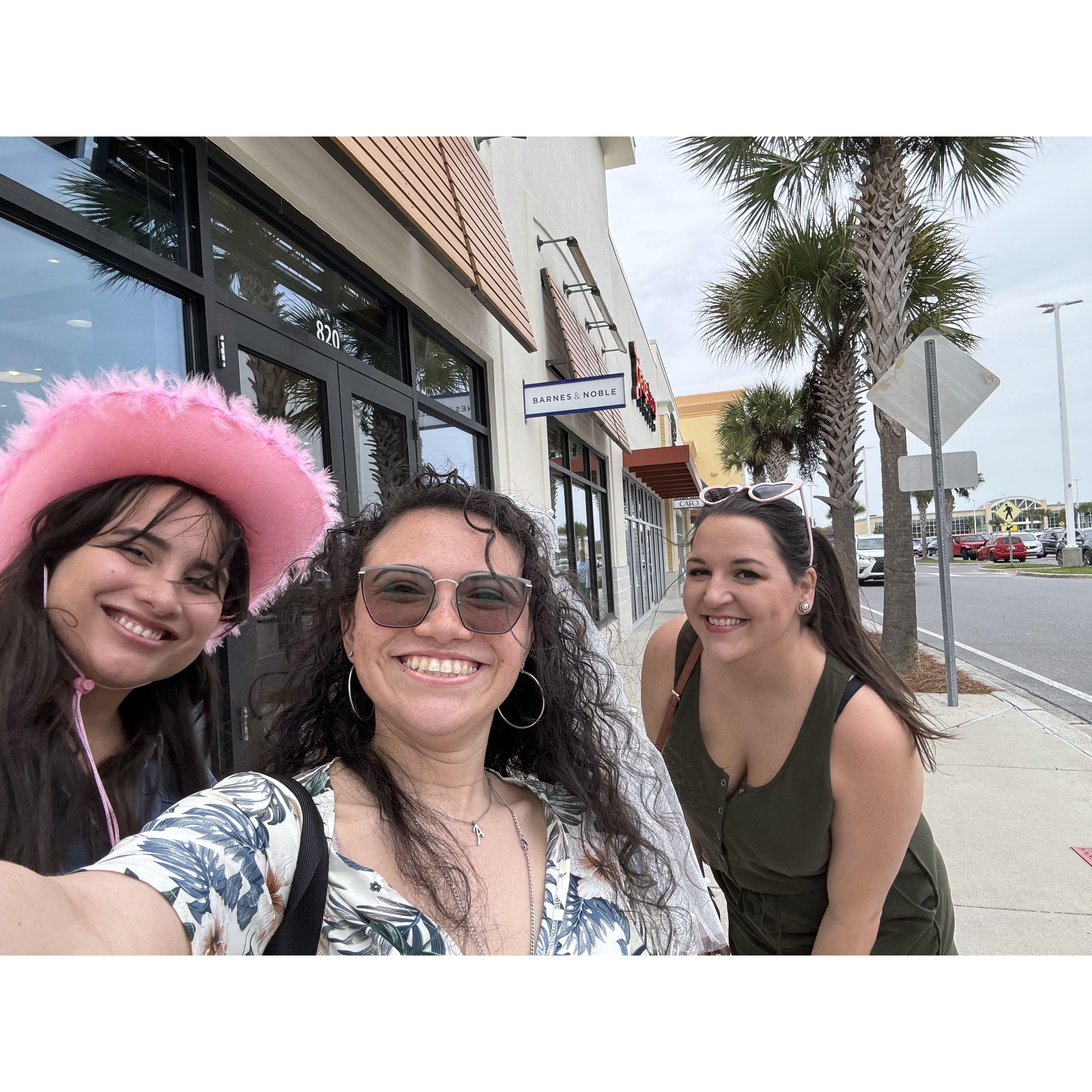 Bachelorette- an outing to the book store