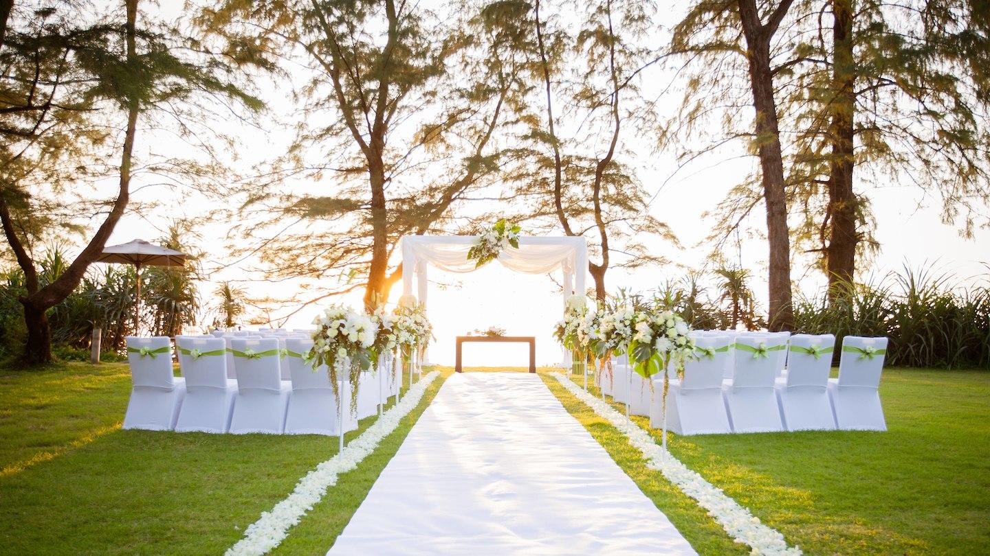 The Wedding Website of Dew Phuangnark and Chad Hilton
