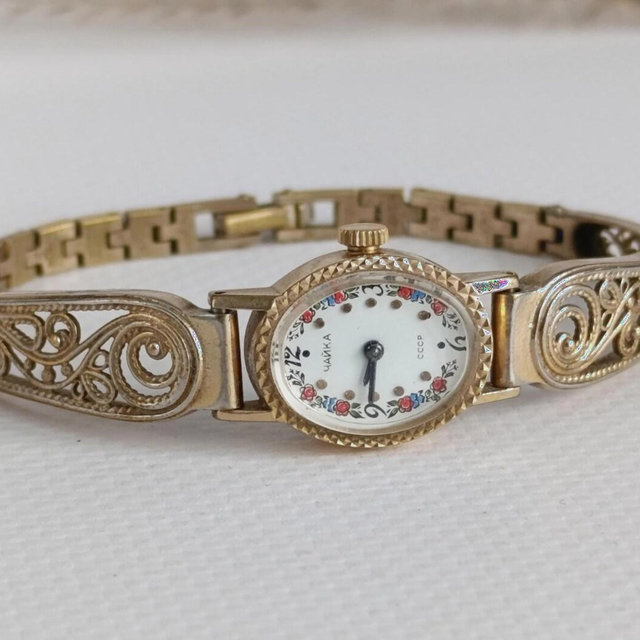 Vintage Chaika Ladies Watch, Mechanical Wind-Up, Gold, Made in USSR