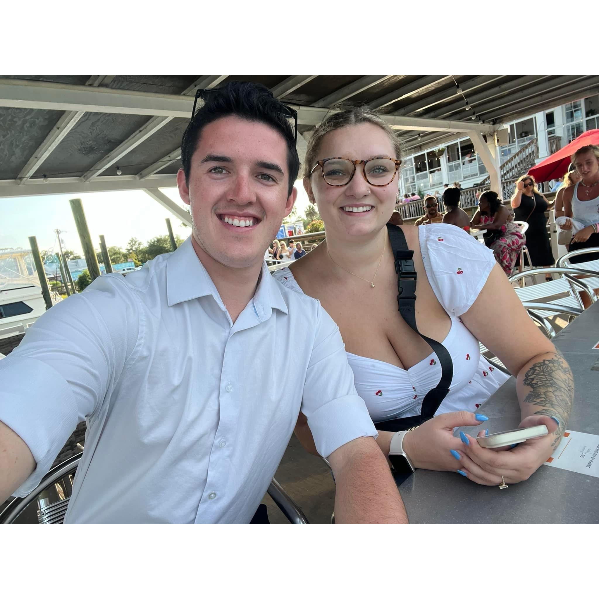 Dinner & happy hour cruise