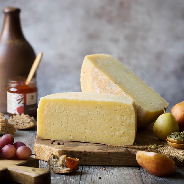 Aged Pecorino from Reggio Emilia Appenines 4.4 lbs - 2 kg - EMILIA FOOD LOVE Selected with love in Italy (Aged, whole cheese wheel)