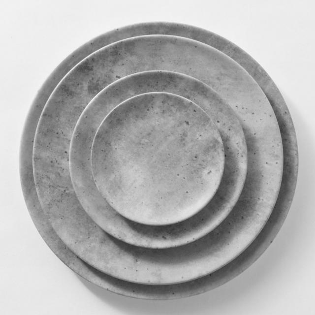 Concrete dessert plate