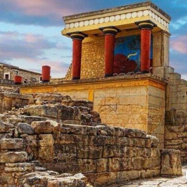 Knossos Delights: Knossos Palace and Heraklion Food Tour