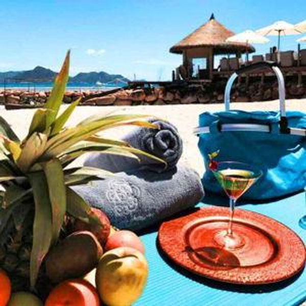 Private Beach Picnic Basket