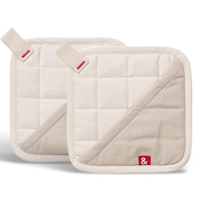 Hedley & Bennett Pot Holder with Pocket - Hot Pot Holders for Kitchen Heat Resistant - 100% Cotton Outer and Lining; 100% Polyester Filling - Oat White