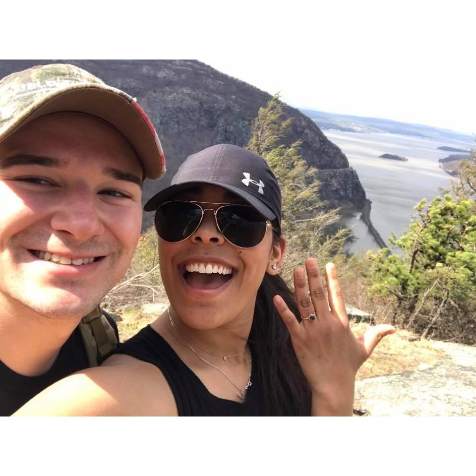We're engaged!!