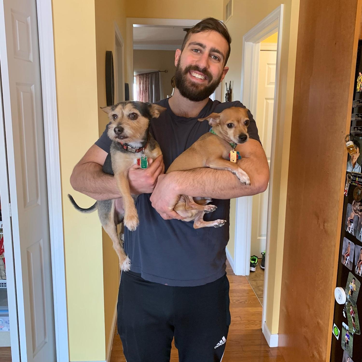 December 2020: Mark meets the Lara family for the first time! He made sure to win over the hearts of Chico and Moxie… not an easy task!