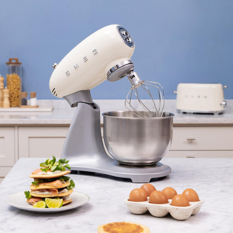Smeg, 50's Retro Style Aesthetic Classico Stand Mixer | Zola