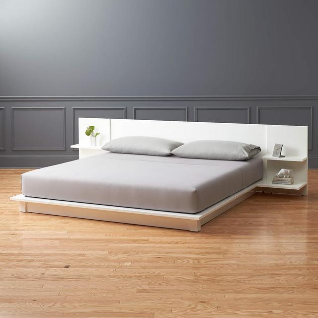 Andes High-Gloss White Platform King Bed with Nightstands