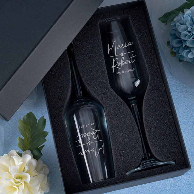 Set of 2 - Champagne Flutes Personalized, Wedding Gifts, Etched Wedding Glasses, Toasting Flutes for Bride and Groom, Custom Wedding Glasses