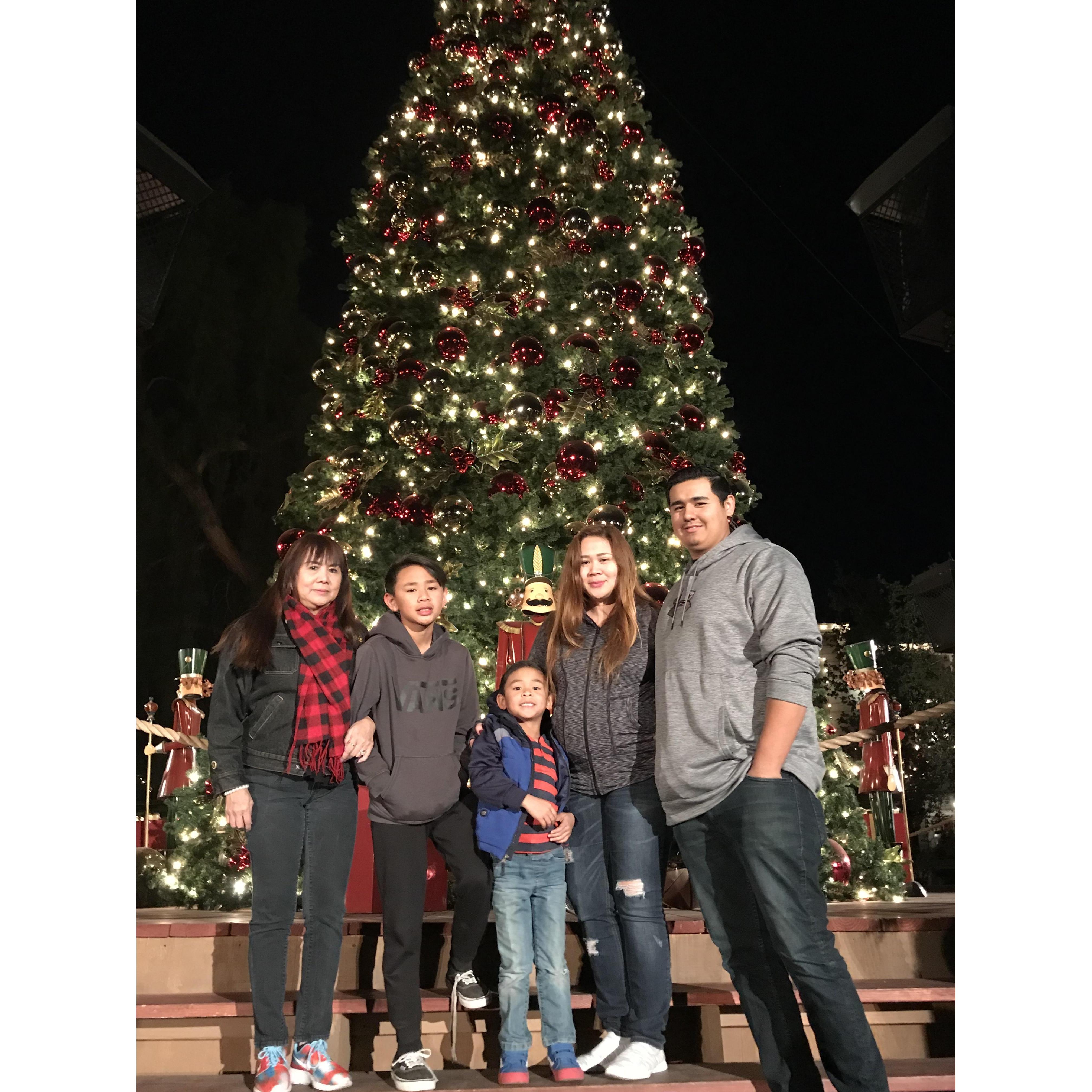 Christmas 2017 at Knotts Berry Farm