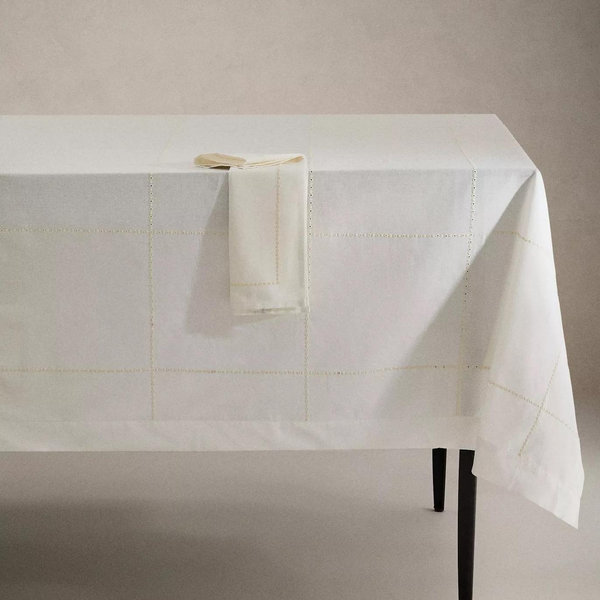 EMBROIDERED INSERT WITH FLORAL EMBROIDERY