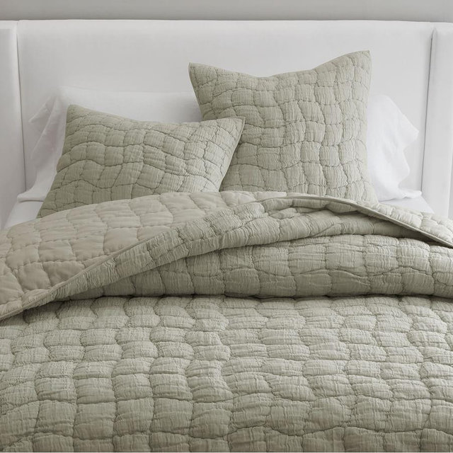 Cloud Handcrafted Cotton/Linen Quilt, Full/Queen, Eucalyptus