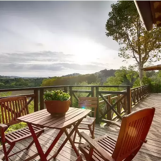 Fun House: pizza oven, hot tub and private bathroom