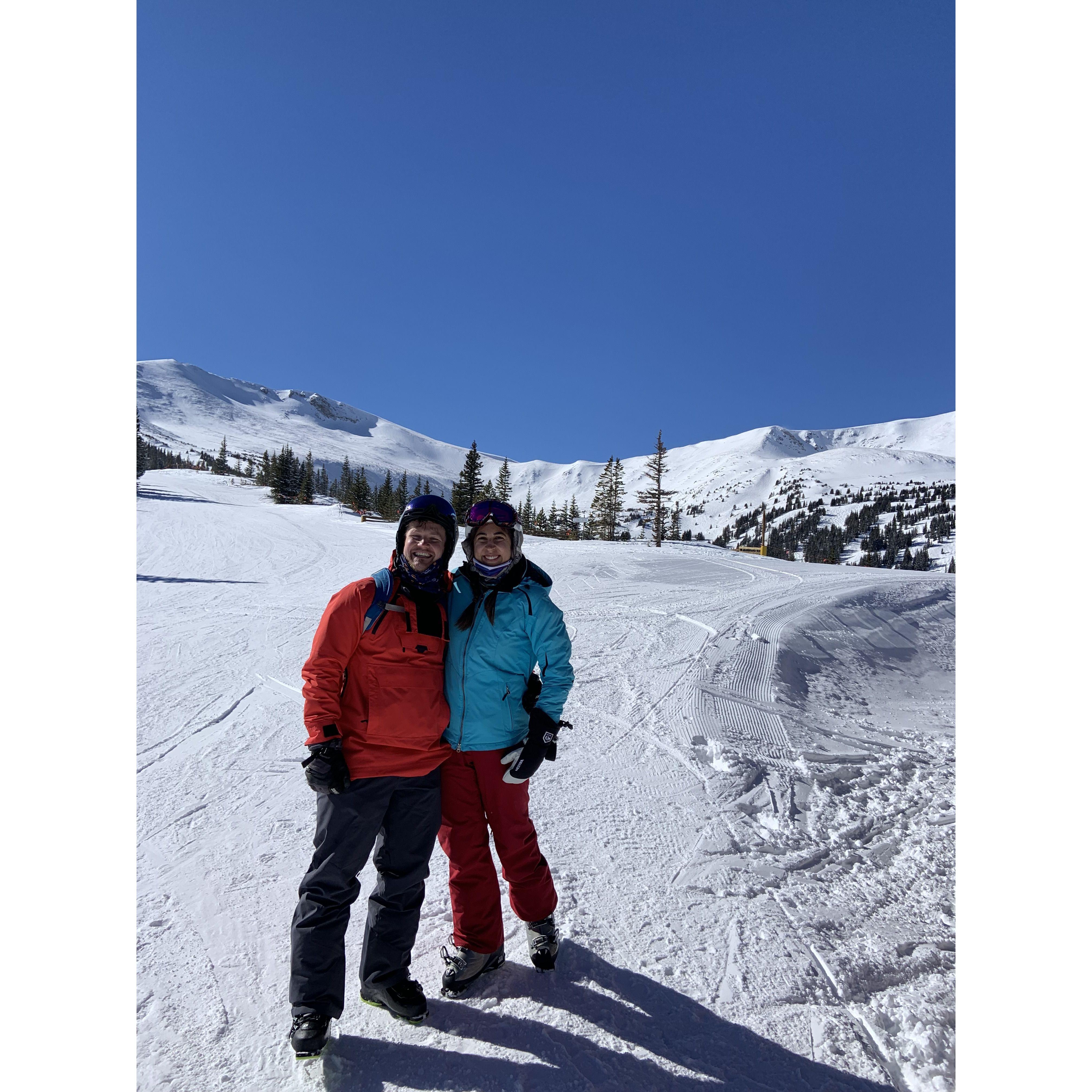 Biiiiig ski couple (Zach got really good in less than 4 seasons and now Sophie has to try and catch up)