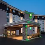 Holiday Inn Milwaukee Riverfront