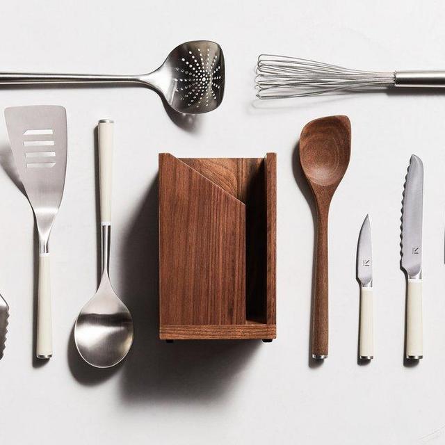The Iconics Kitchen Tools Walnut Wood Cool Neutral Color (Material Kitchen)