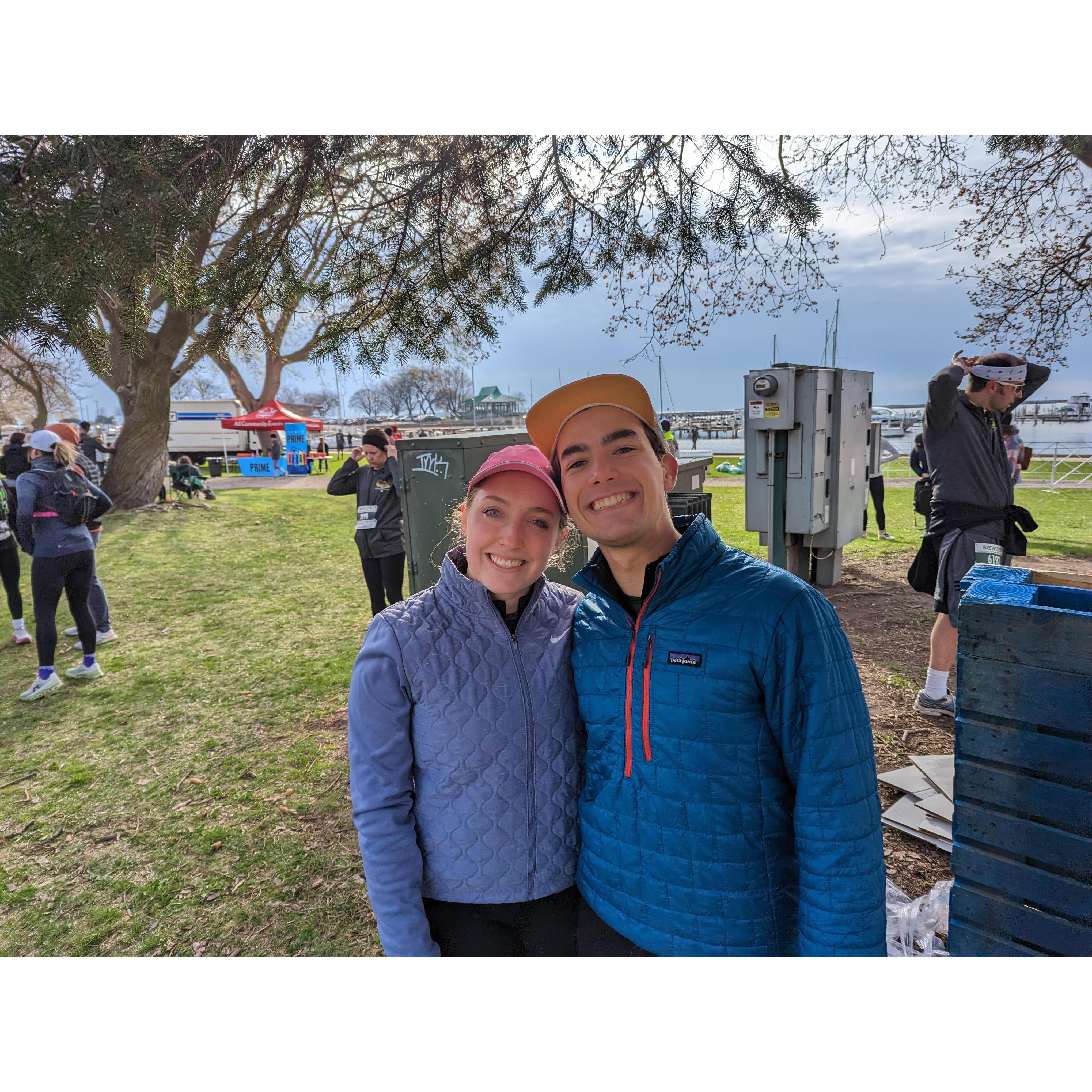 Pre-Milwaukee Marathon - it might look nice, but it was cold!!
