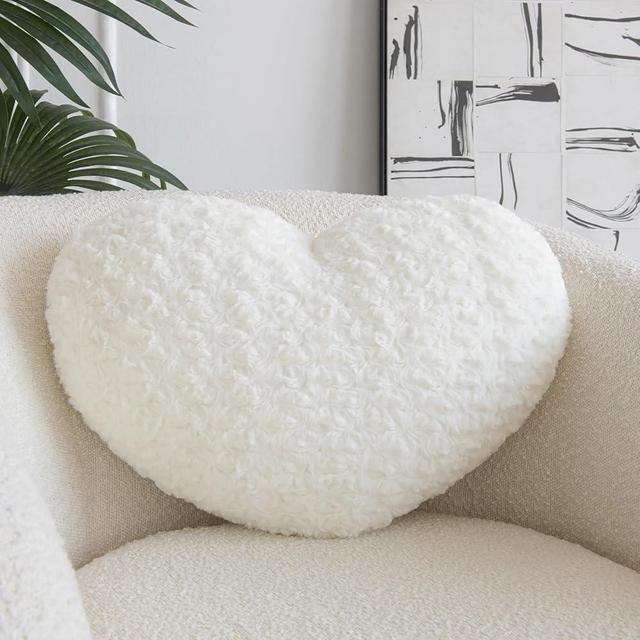 Heart Pillow, Soft Heart Shaped Pillow with Room Decorative Throw Pillows for Bed Couch Chair Sofa, Heart Shaped Cute Throw Pillow Cushion for Bedroom Living Room(Ivory White, Large 19.6" x 15.7")