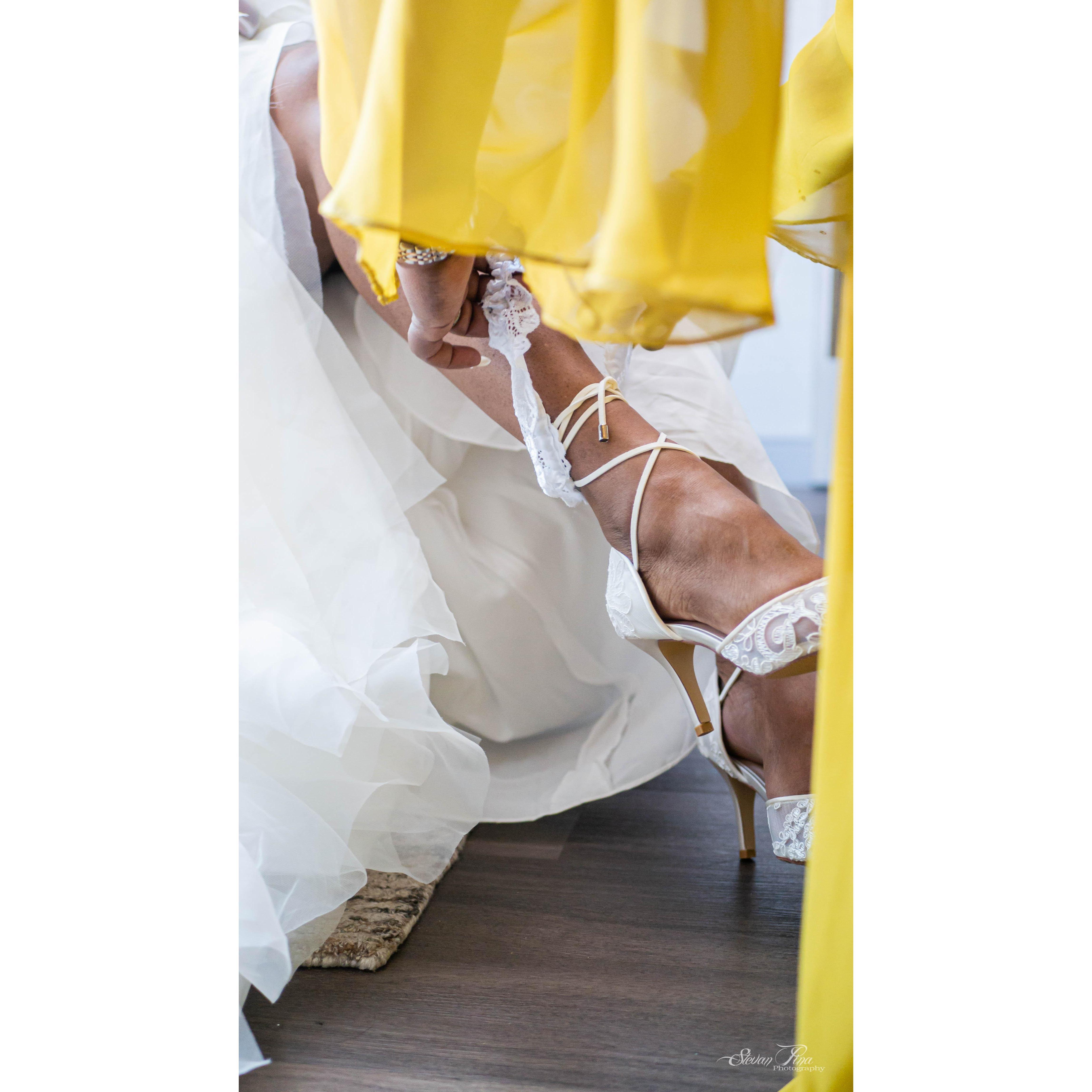 Oops! Almost forgot the garter!!!!