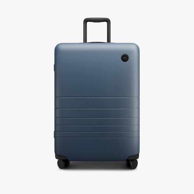Monos Check-In Medium