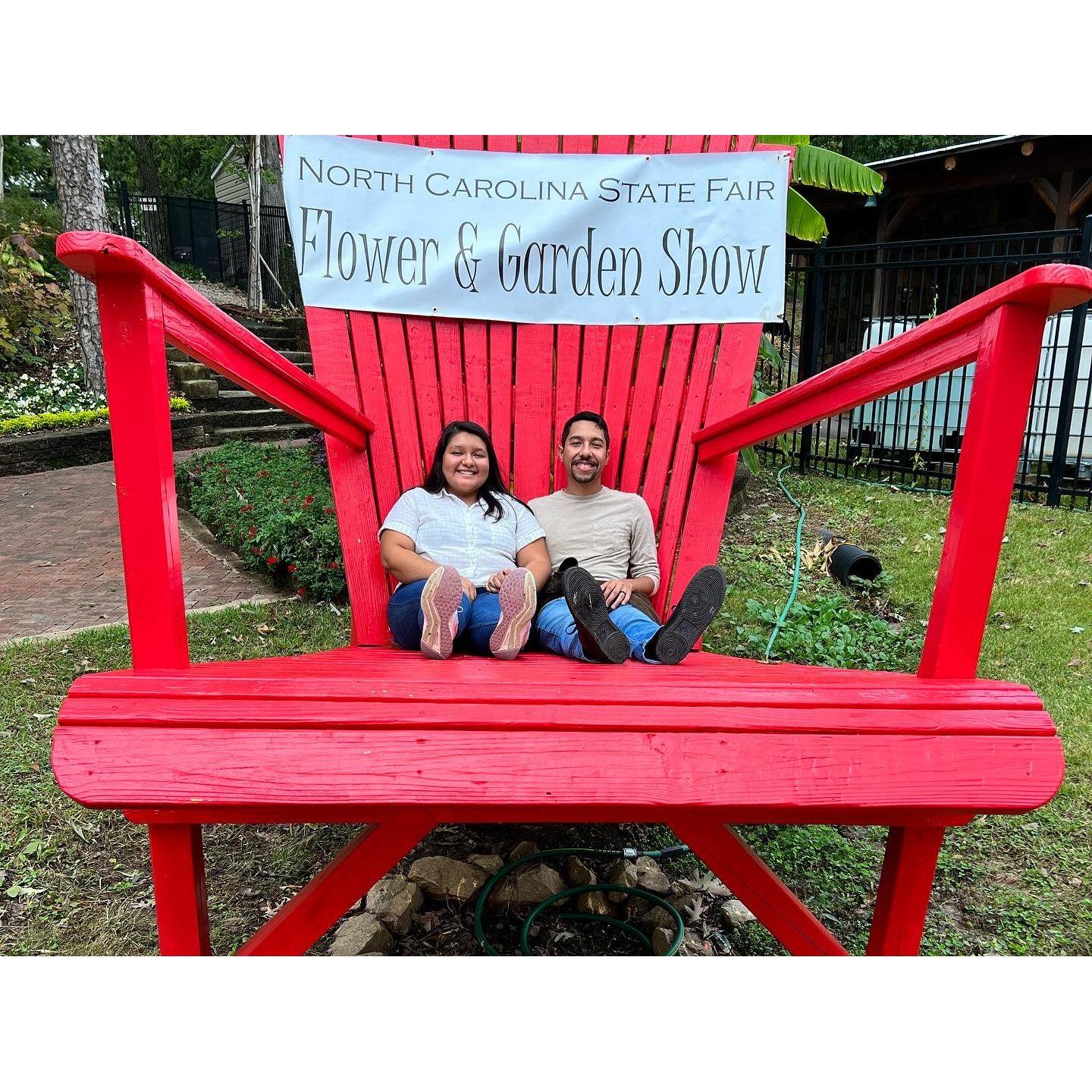 We celebrated my 22nd birthday at the North Carolina State Fair. I had never been before, so it was an incredible experience. / Celebramos mi cumpleaños número 22 en la Feria Estatal de Carolina del Norte. Nunca había ido antes, así que fue una experiencia increíble.