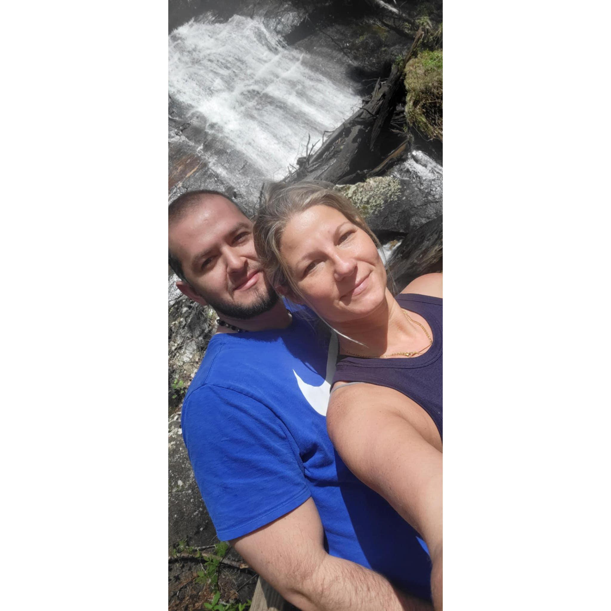 Our first waterfall together. Nuestra primera cascada juntos.