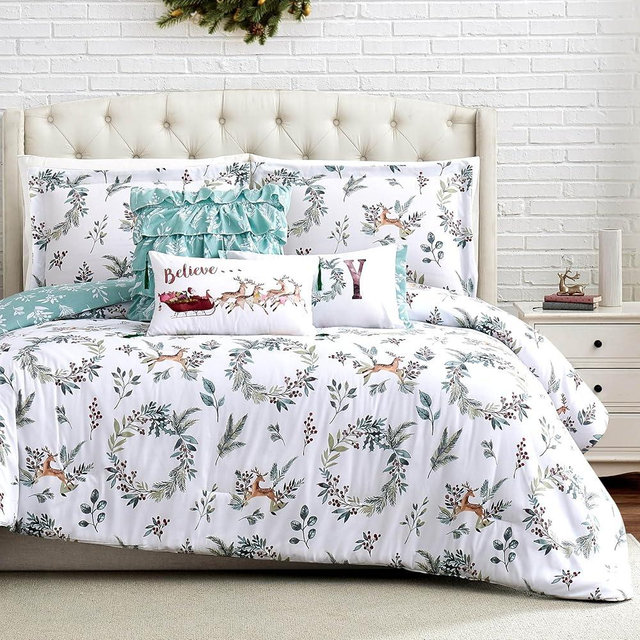 Southshore Fine Living, Inc. King/Cal King Size Christmas Comforter with Pillow Shams & Throw Pillows, Holiday Bedding Set, 6-Piece King Comforter Set, Reversible Wreath & Reindeer Print, White/Green