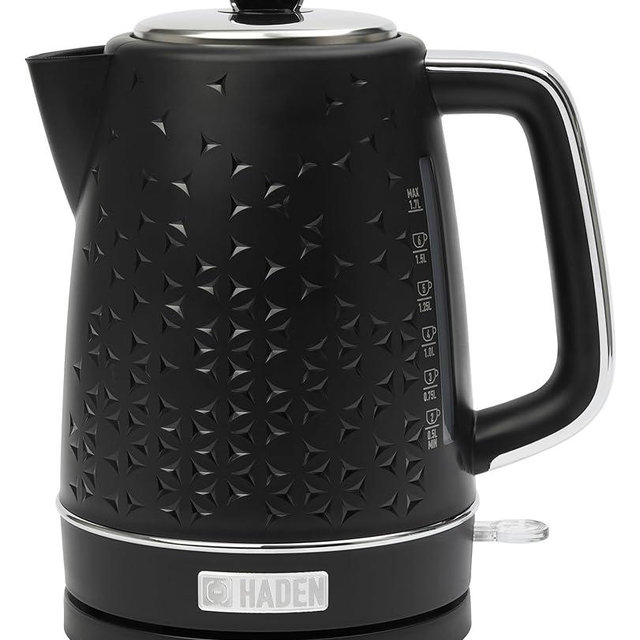 HADEN Starbeck Cordless Electric Kettle with Auto Shut-Off, 1.7 Liter, Black & Chrome - Fast Boiling Water Heater for Tea and Coffee with 360-Degree Base and Boil-Dry Protection