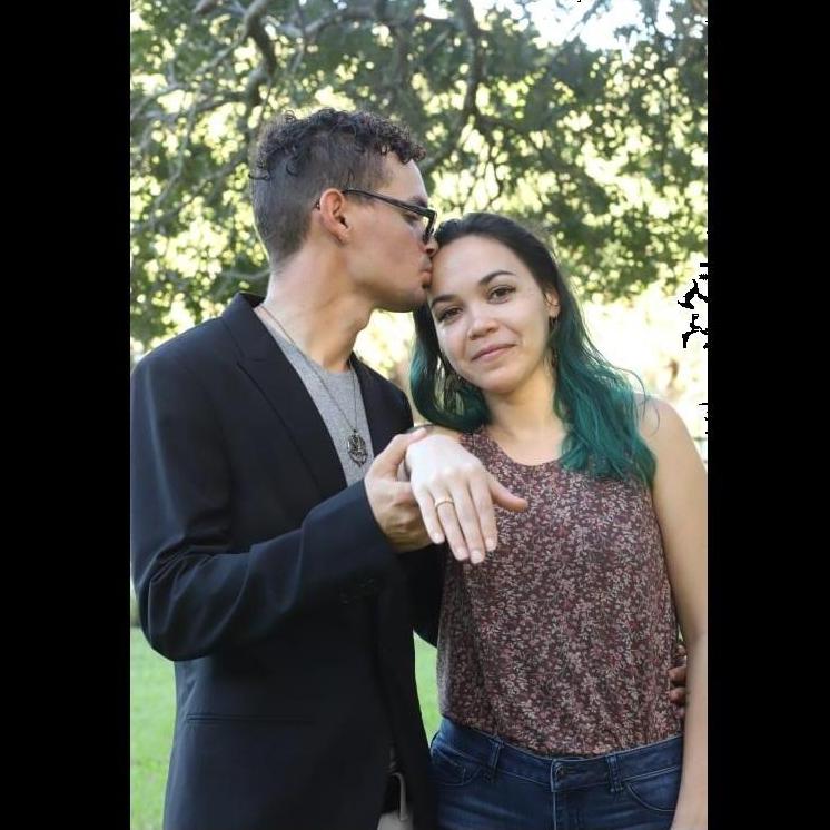 Part of our engagement photoshoot. |
Parte de nuestras fotos de compromiso.
